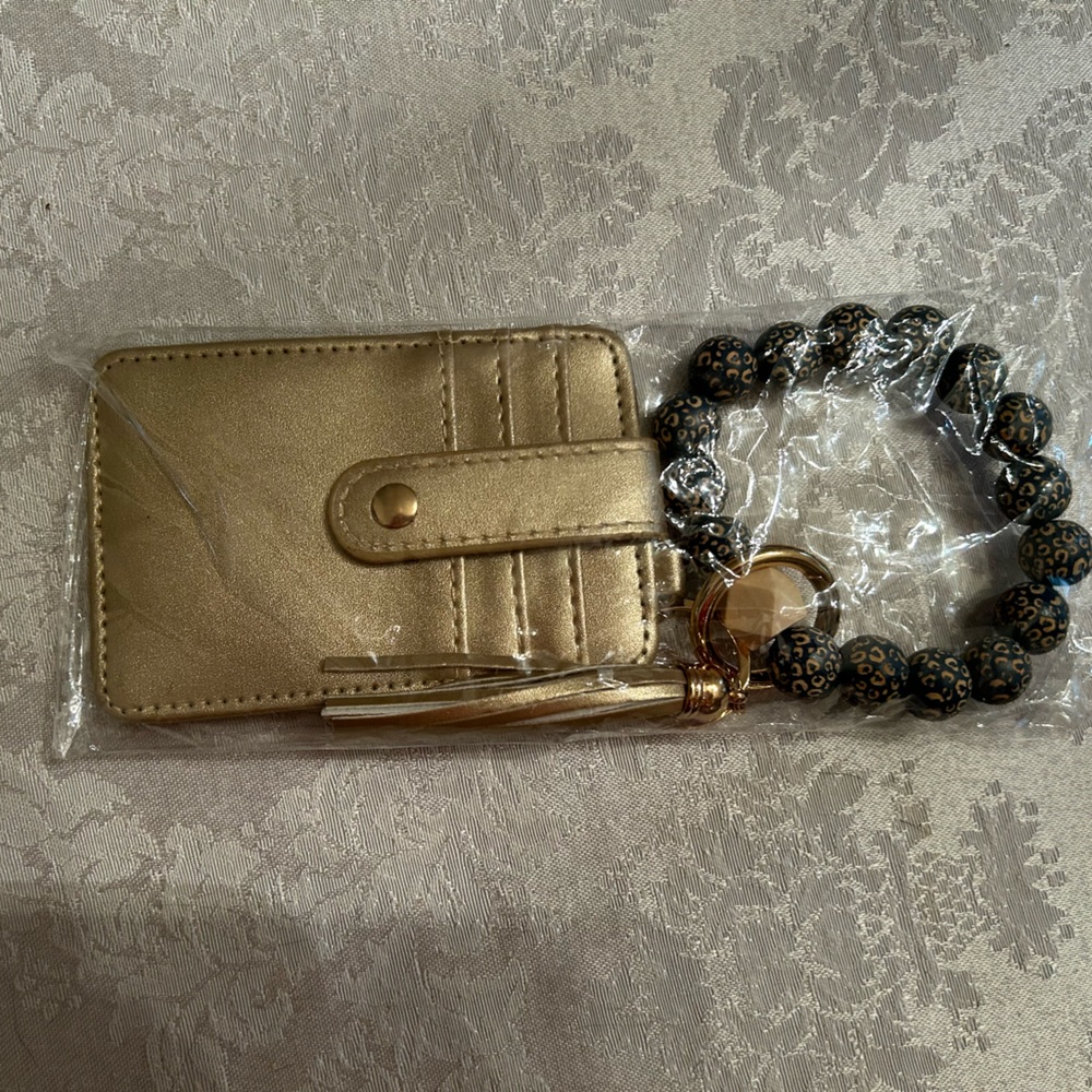 Beaded wristlet with gold cardholder